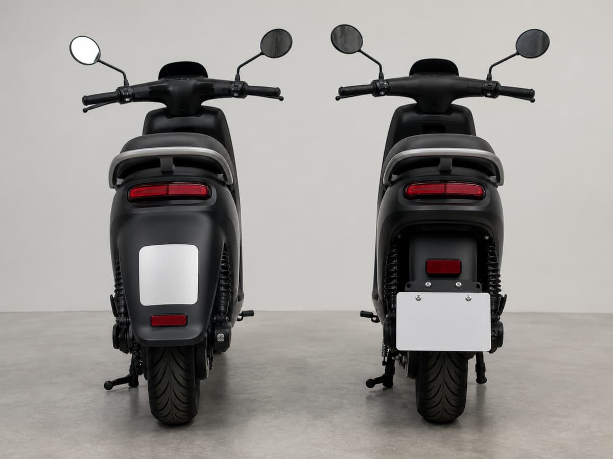 Deux trottinettes électriques vues de l